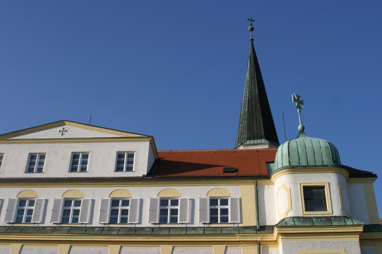 Готель Schloss Ґумпольдскірхен Екстер'єр фото